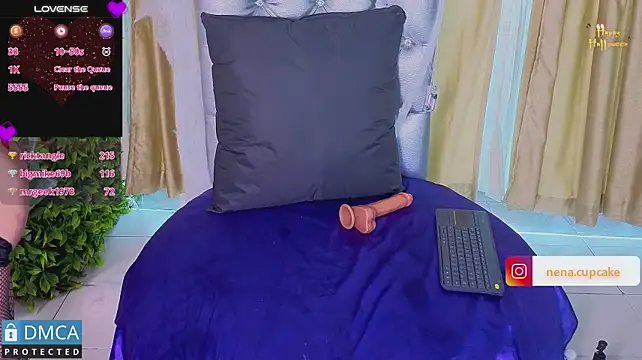 nena_cupcake_ live cam on StripChat