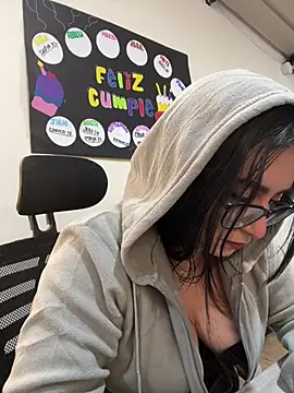 Kloenovoa- live cam on StripChat
