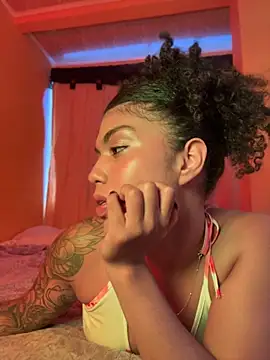 Morenayaa live cam on StripChat