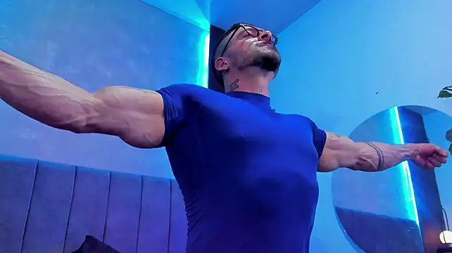 dennis__coxx live cam on StripChat