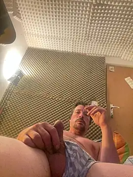 zenzero87 live cam on StripChat