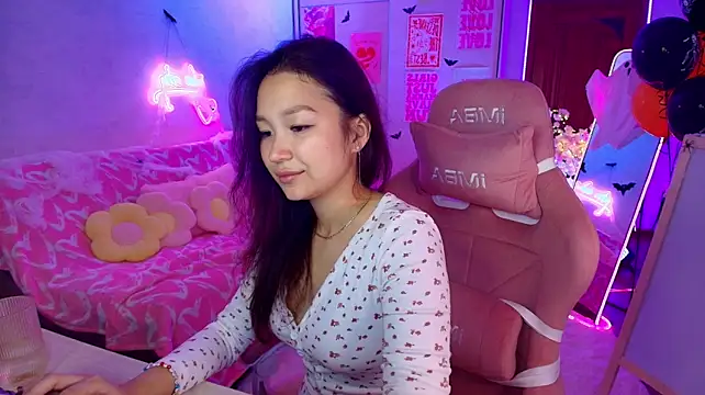 adeline live cam on StripChat