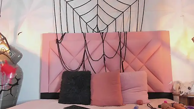 Caroline_daring