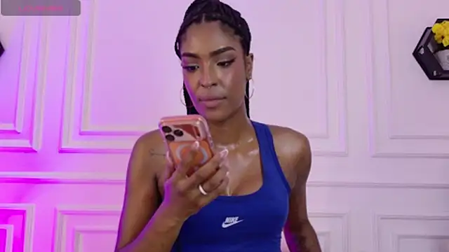 Emely_Deluxee