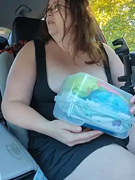 uniquethickqueen (F milf) - Park & masturbate until I Squirt at goal