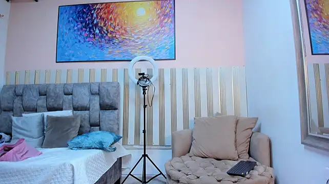 nina_glow