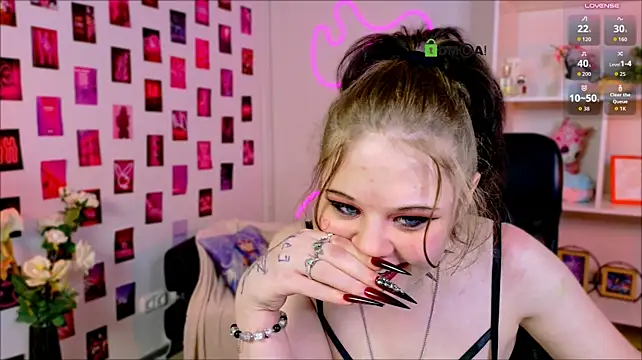 nikki_kiss_
