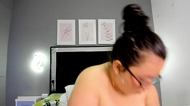 zoe_curvyy