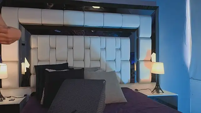 Astraglow1 live cam on StripChat