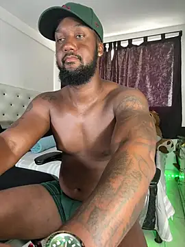 blackdrey18 (Ask my age) - TOUCH MY BULGE