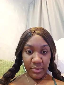 Eva_Nahomi