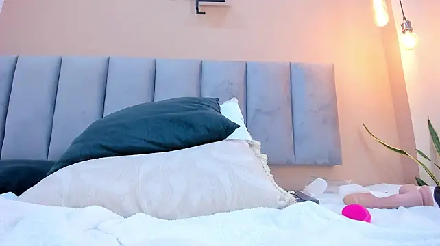 mayaevansmg webcam