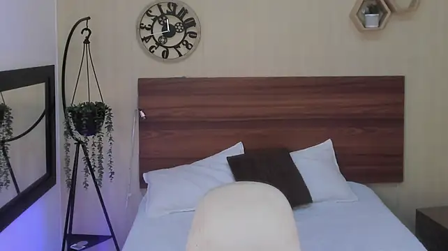 SamayRyann live cam on StripChat