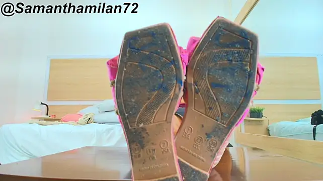 SamanthaMilann live cam on StripChat