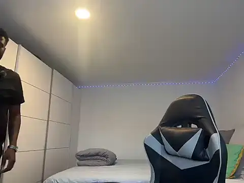 Luckymsa live cam on StripChat