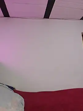 scaarletth15 live cam on StripChat