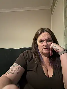 Big-Bootiej live cam on StripChat