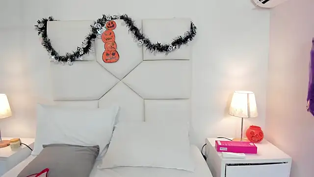 Kiraspell live cam on StripChat