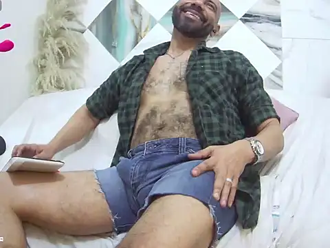 bruce_bigg live cam on StripChat