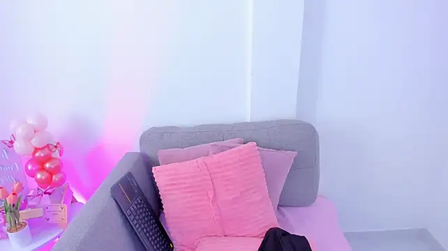RoseCassie live cam on StripChat