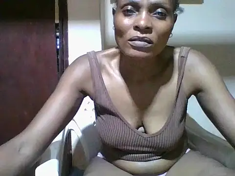Ebonyqueen4 live cam on StripChat