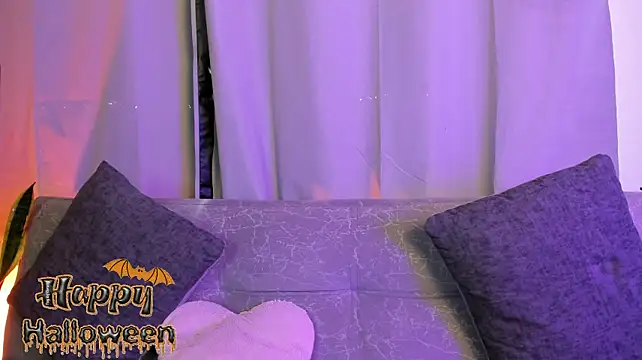 Im_megaan live cam on StripChat