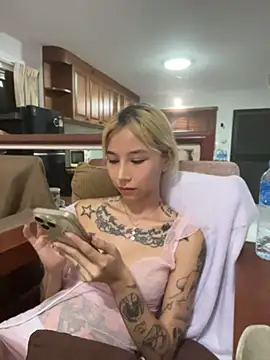 yaya-0008 live cam on StripChat