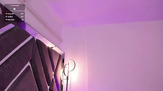 AmaraLewis live sex cam