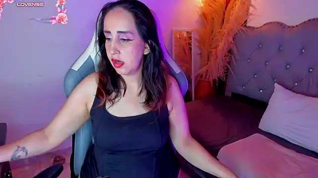 jadde_hamad (F milf) - vibrating for my pleasure for 10 minute