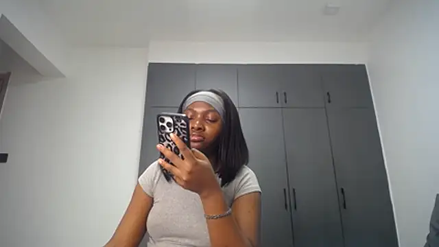 Pretty_Liya08 live cam on StripChat