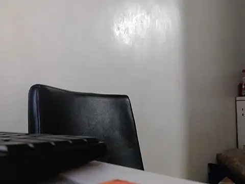 jamesCumsxx live cam on StripChat