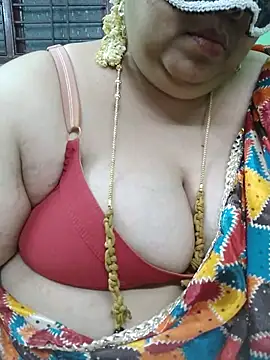 tamil-mayasri (F milf) - my hairy pusyy flash