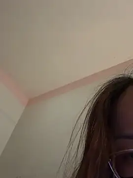 milkteaglasses2 live cam on StripChat