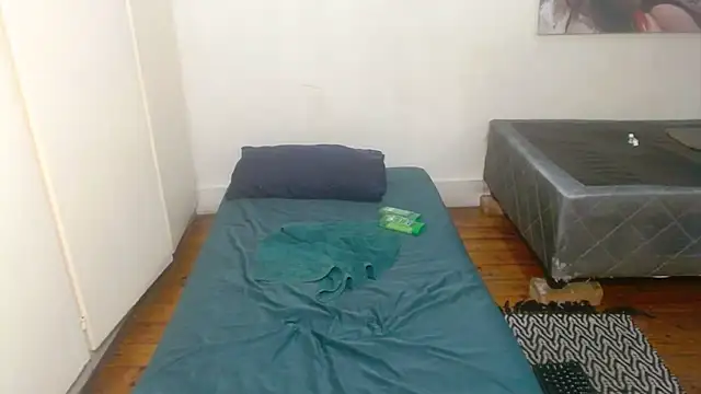 Juicy-luciey live cam on StripChat