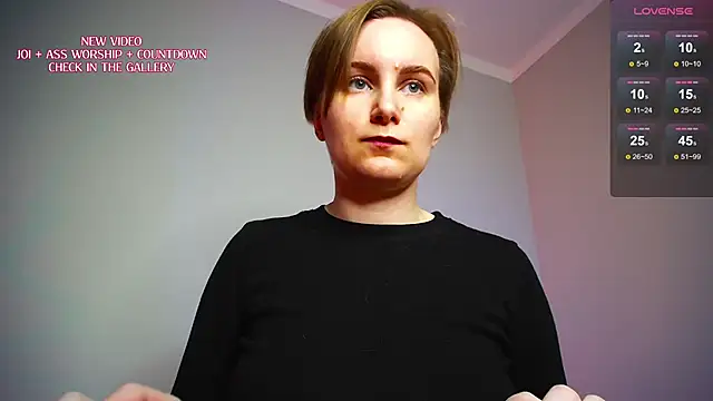KinkyMissCherry live cam on StripChat