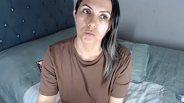 Chantal_hott live cam on StripChat