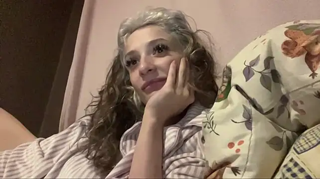 PriscillaOstlie live cam on StripChat