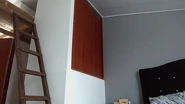 Emilia_1995 live cam on StripChat