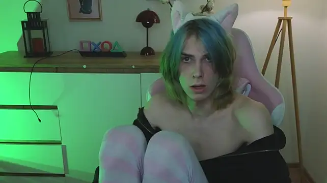 lazy_jester (M twink) - jerk off through panties 5 min