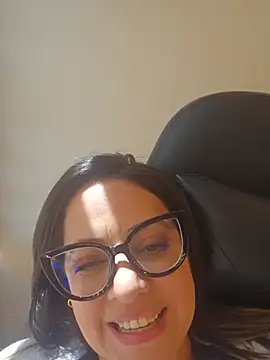 Itsmya live cam on StripChat