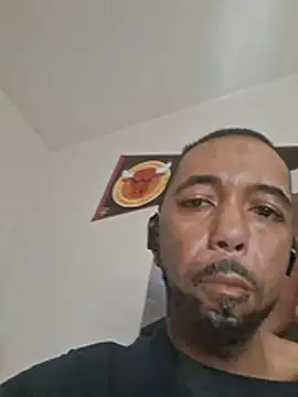 Willybigcock1981 live cam on StripChat