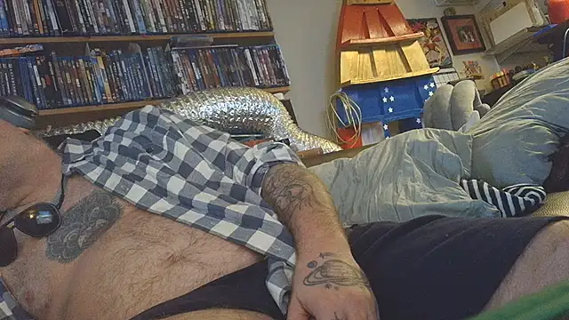 overmydadbody222 live cam on StripChat