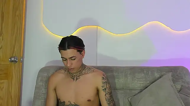 ArohomLester_
