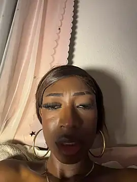 Nina_Velveta