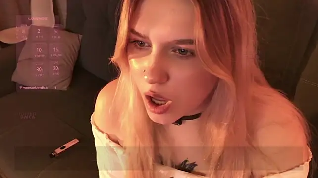 mali_kiss live cam on StripChat