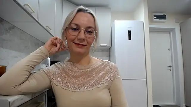 Ava_Elior