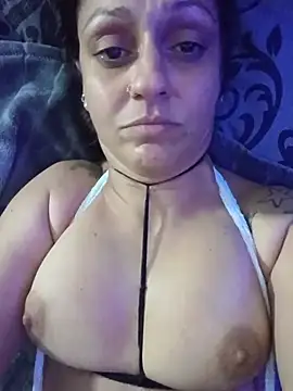 gemz143 live cam on StripChat
