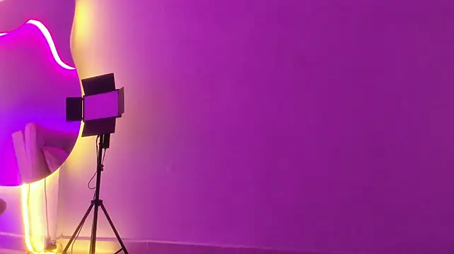 Lucy_salas live cam on StripChat