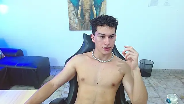 ryan_cum18 live cam on StripChat
