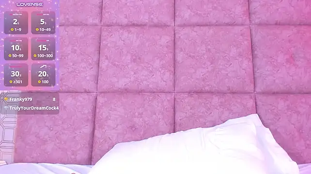 Zoeh_Cooper live cam on StripChat